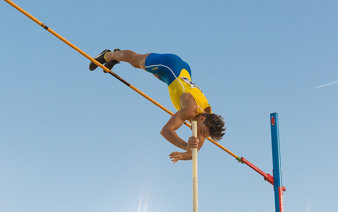 Armand Duplantis jumps 6.0 m, August 24 2019 by Frankie Fouganthin - Own work, CC BY-SA 4.0, https://commons.wikimedia.org/w/index.php?curid=81592876